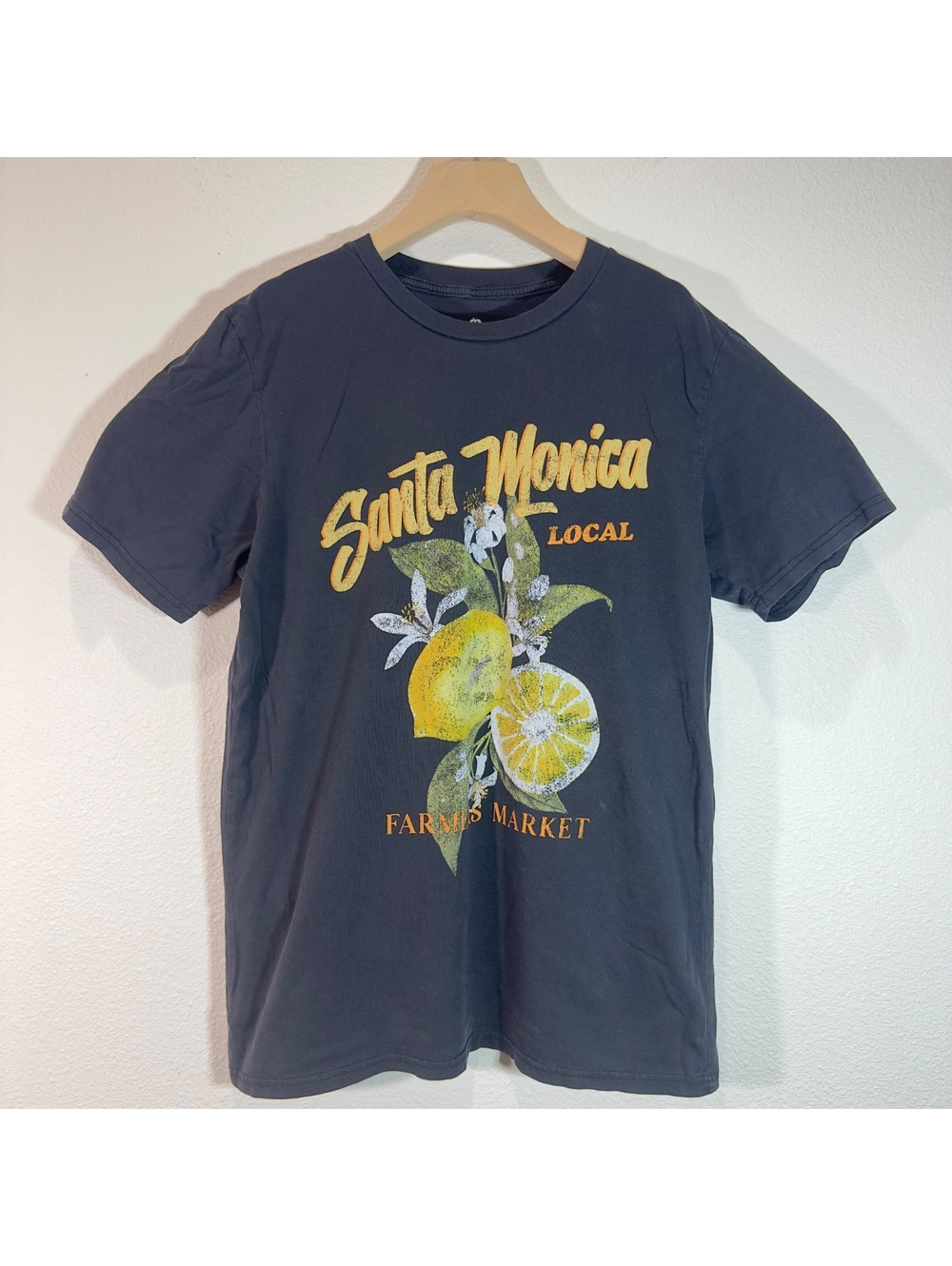 Goodie Two Sleeves Santa Monica Farmers Market Lemon Graphic Tee Medium
